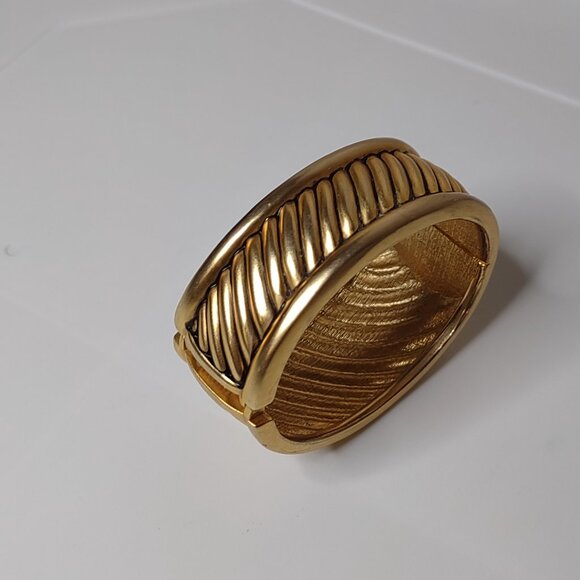 6.75 Inch Heavy Gold Tone Hinged Bracelet - Picture 10 of 12
